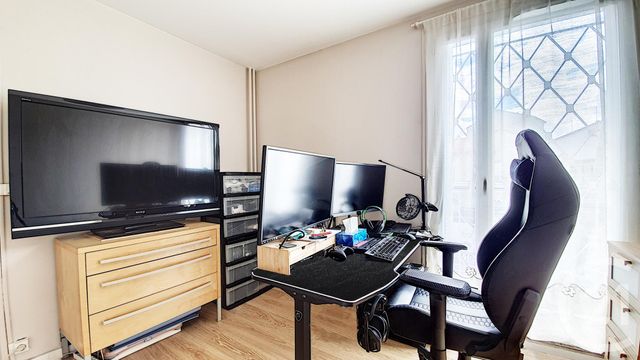 Afficher la photo en grand Appartement F3 à vendre - 3 pièces - 68.01 m2 - COLOMBES - 92 - ILE-DE-FRANCE - Century 21 Beaurepaire