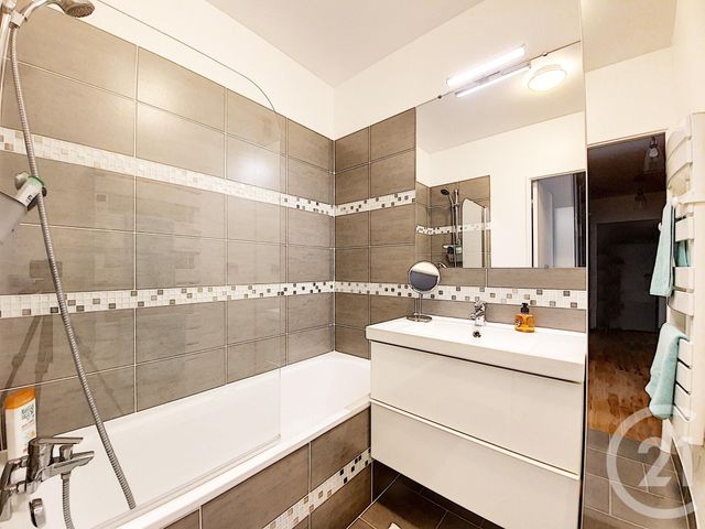 Appartement F4 à vendre - 4 pièces - 87.46 m2 - COLOMBES - 92 - ILE-DE-FRANCE - Century 21 Beaurepaire Appartement F4 à vendre - 4 pièces - 87.46 m2 - COLOMBES - 92 - ILE-DE-FRANCE - Century 21 Beaurepaire