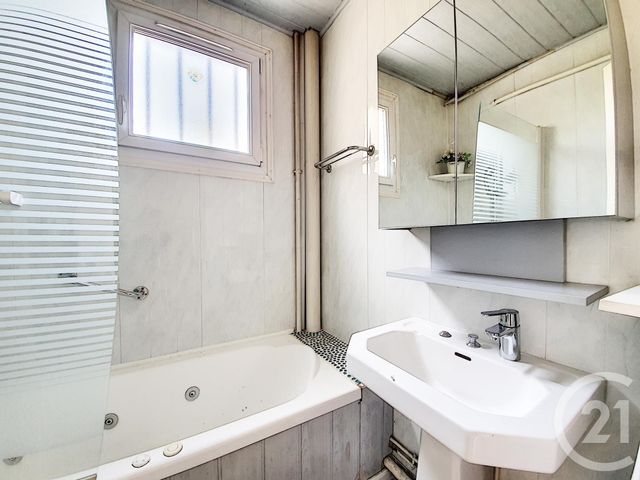 Appartement T2 à vendre - 2 pièces - 46.21 m2 - COLOMBES - 92 - ILE-DE-FRANCE - Century 21 Beaurepaire Appartement T2 à vendre - 2 pièces - 46.21 m2 - COLOMBES - 92 - ILE-DE-FRANCE - Century 21 Beaurepaire