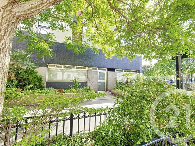 Afficher la photo en grand divers à vendre - 196.46 m2 - COURBEVOIE - 92 - ILE-DE-FRANCE - Century 21 Beaurepaire