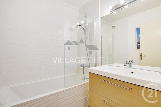 Appartement à louer - 3 pièces - 88.0 m2 - COURBEVOIE - 92 - ILE-DE-FRANCE - Century 21 Beaurepaire