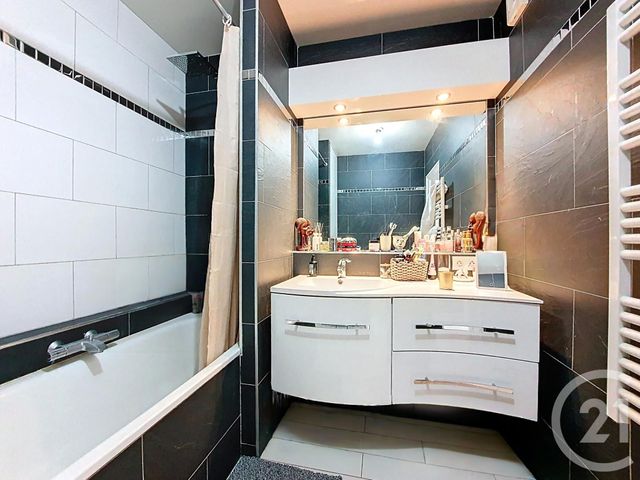 Appartement F3 à vendre - 3 pièces - 60.81 m2 - COLOMBES - 92 - ILE-DE-FRANCE - Century 21 Beaurepaire