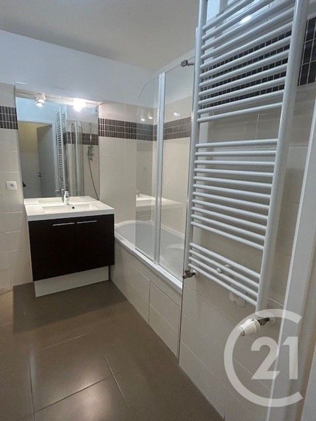 Appartement à louer - 2 pièces - 45.0 m2 - BOIS COLOMBES - 92 - ILE-DE-FRANCE - Century 21 Beaurepaire