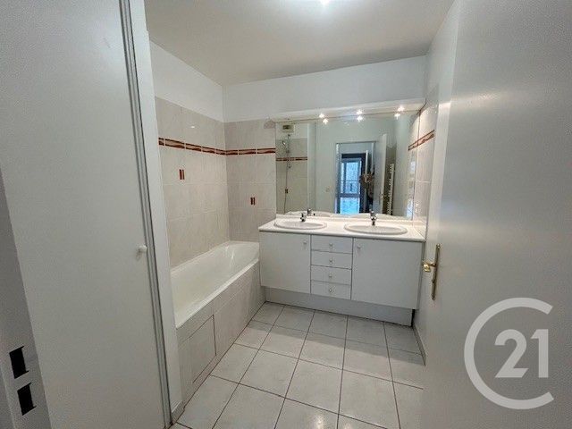 Appartement F3 à louer - 3 pièces - 69.0 m2 - BOIS COLOMBES - 92 - ILE-DE-FRANCE - Century 21 Beaurepaire