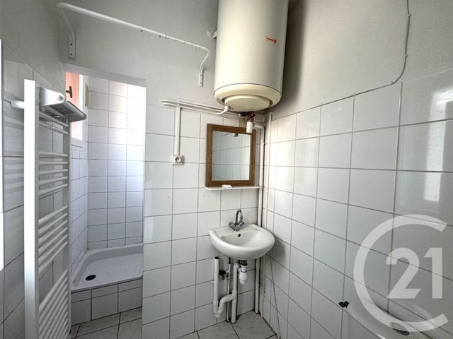 Appartement F2 à louer - 2 pièces - 26.75 m2 - PUTEAUX - 92 - ILE-DE-FRANCE - Century 21 Beaurepaire