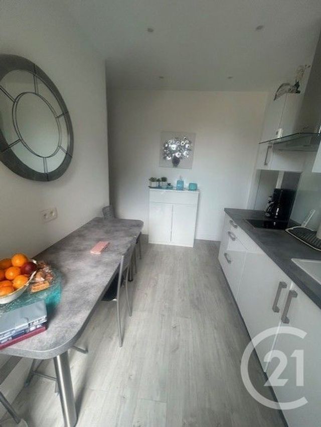 Appartement F1 à louer - 1 pièce - 23.0 m2 - BOIS COLOMBES - 92 - ILE-DE-FRANCE - Century 21 Beaurepaire
