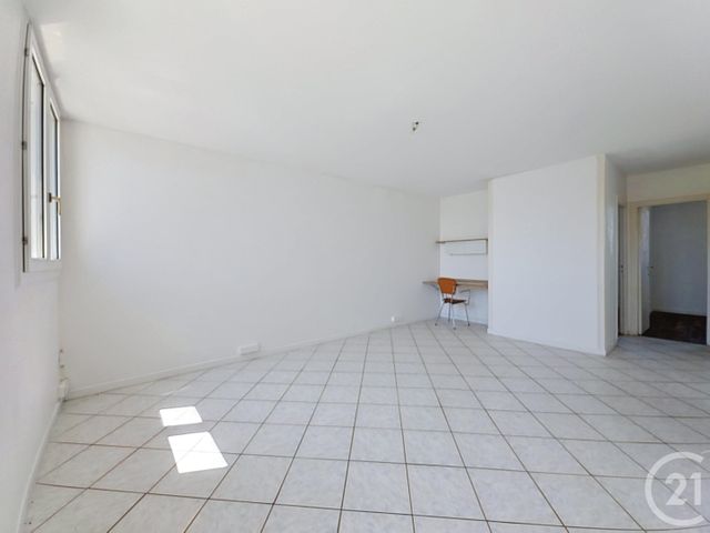Appartement F3 à vendre - 3 pièces - 56.27 m2 - COLOMBES - 92 - ILE-DE-FRANCE - Century 21 Beaurepaire